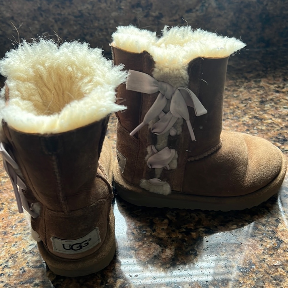 Toddler size 8 uggs